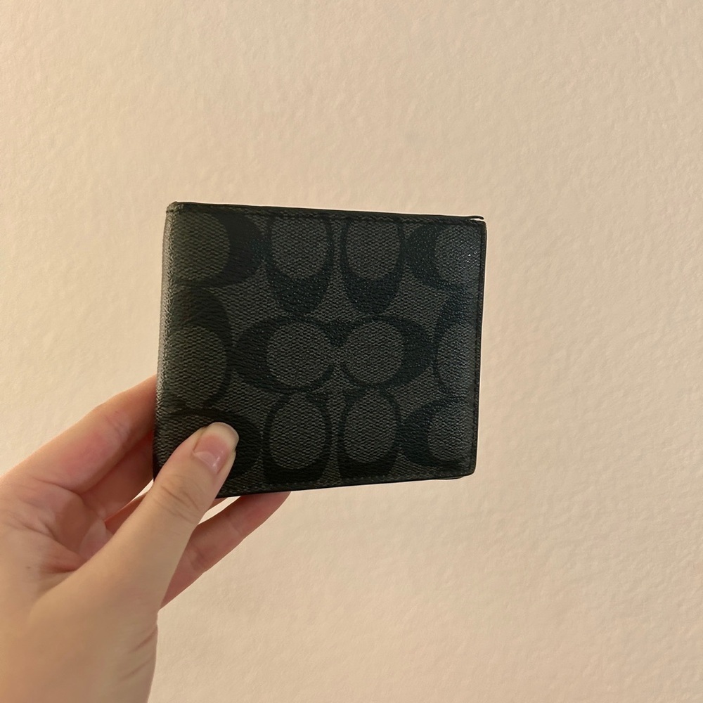 Coach Men's Billfold Signature Wallet- EUC